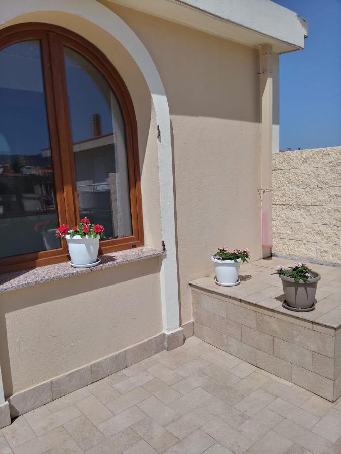 Luminoso Appartamento Con Terrazza......C.U......Q2483 Sìnnai Exteriér fotografie